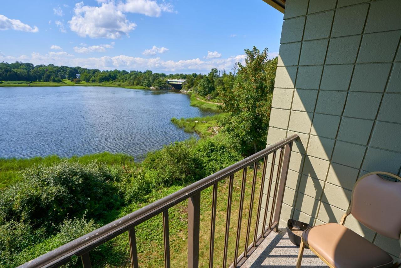 Riverview Inn & Suites Somerset Bagian luar foto