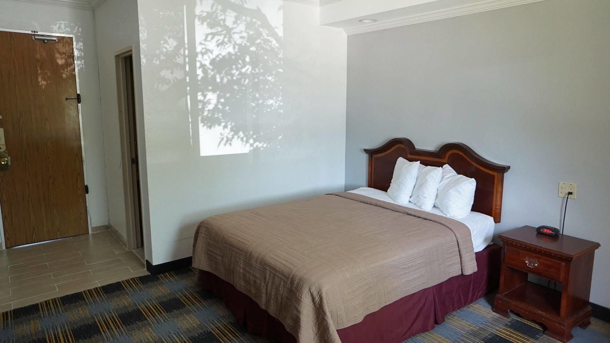 Riverview Inn & Suites Somerset Bagian luar foto