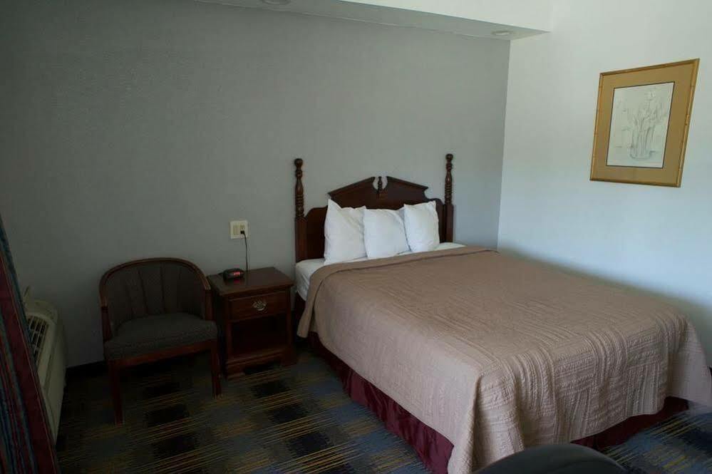 Riverview Inn & Suites Somerset Bagian luar foto